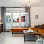 Von Manderley, Mit 3 Schlafzimmern Und Garten, Hund Willkommen!