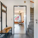 Von Manderley, Mit 3 Schlafzimmern Und Garten, Hund Willkommen!